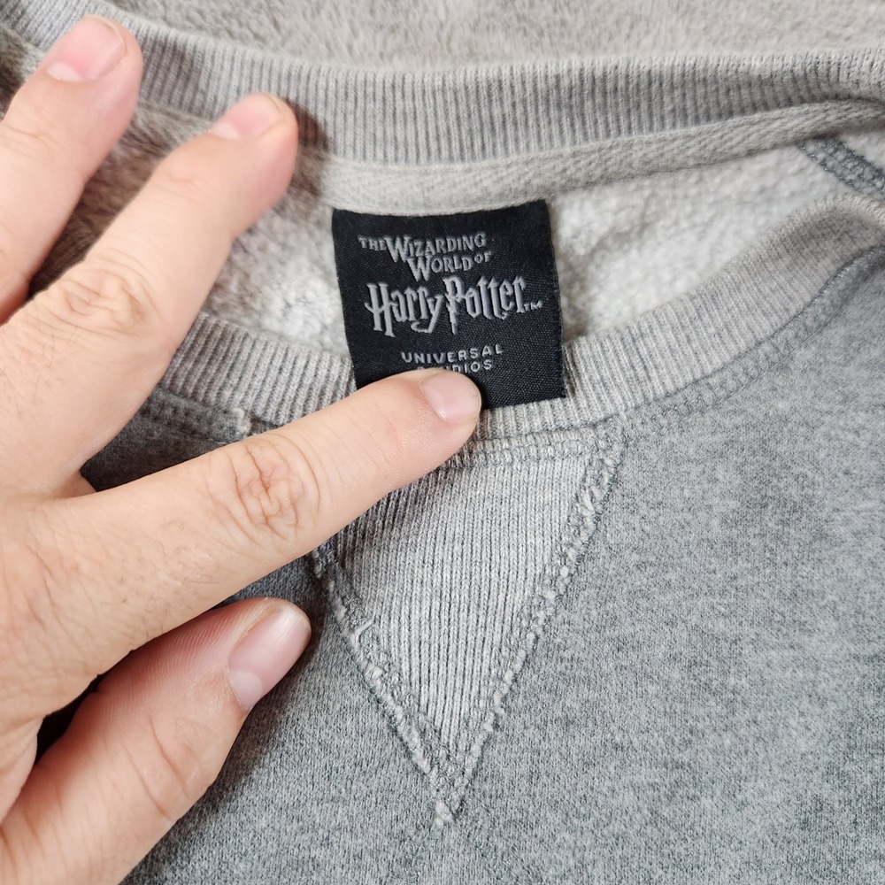 Harry Potter Hufflepuff Sweatshirt Mens Small Wizarding WorldGrey Crewneck - Picture 5 of 9